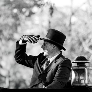 Black and white portrait of a coachman in Chascomús, Buenos Aires, Argentina, wearing a top hat.
